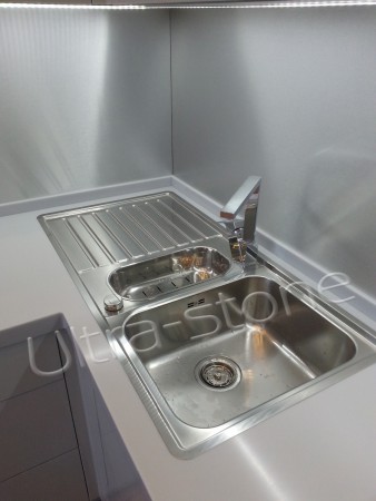 Столешница - камень Staron, мойка Blanco